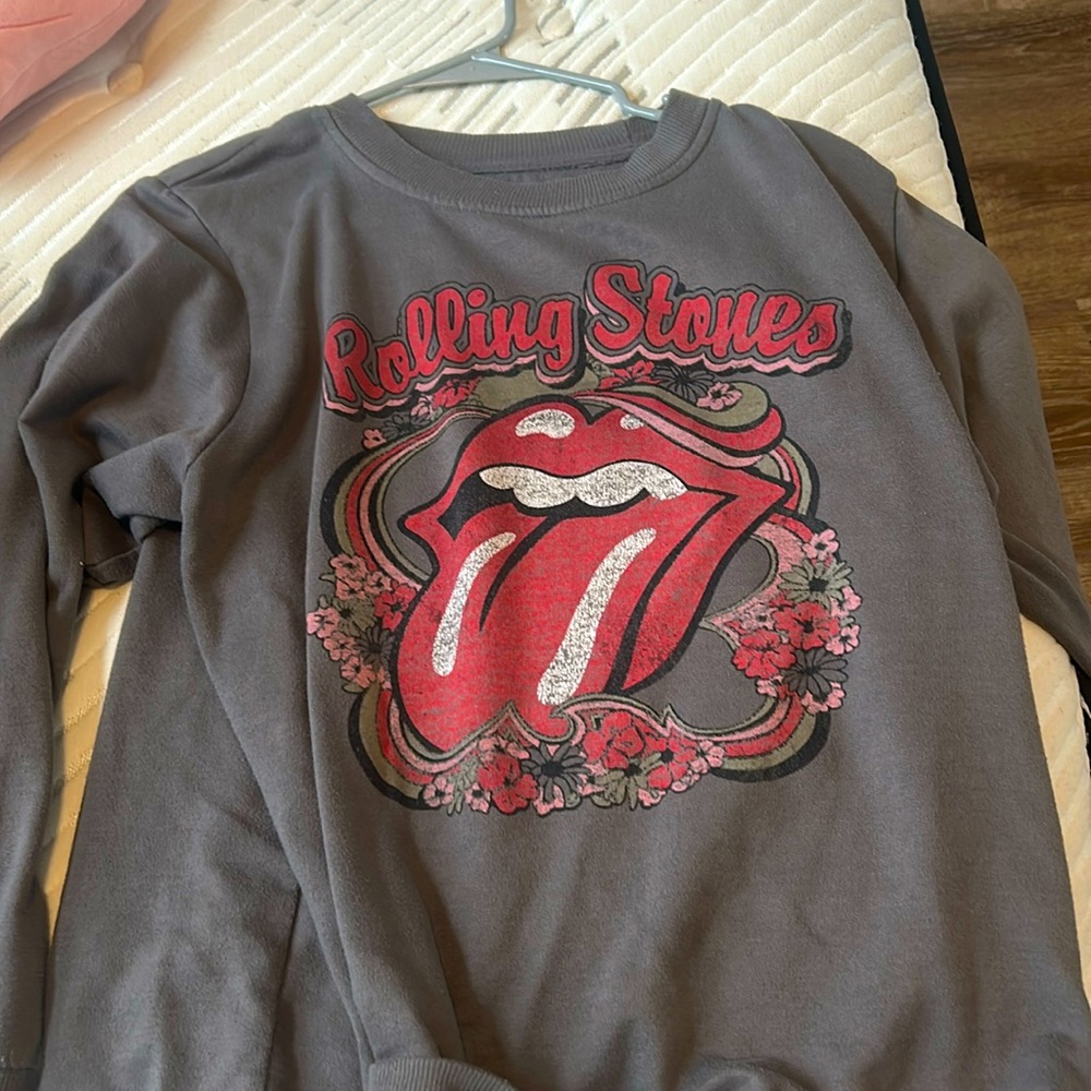 Cute rolling stones crewneck